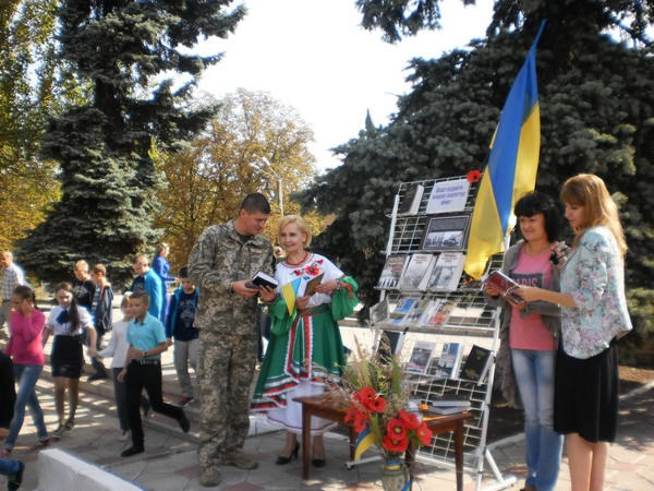 В Марьинке организовали выставку, посвященную Дню освобождения Донбасса