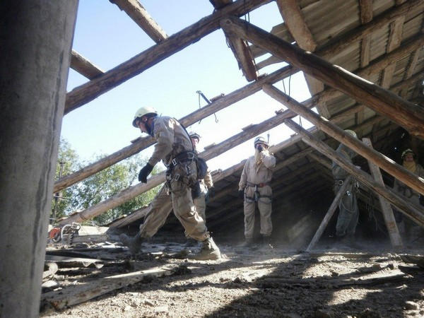 Как восстанавливают разрушенные дома в Красногоровке