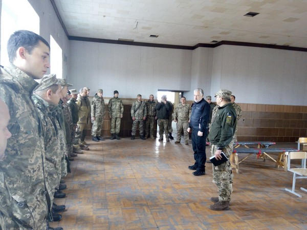 Жебривский посетил Марьинку, чтобы поздравить воинов с Днем защитника Украины