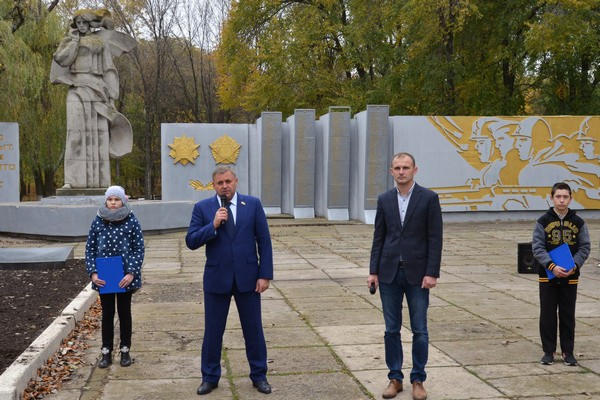 В Курахово почтили память героев-освободителей Украины