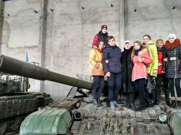 Школьники из Марьинки и Красногоровки побывали в гостях у военных