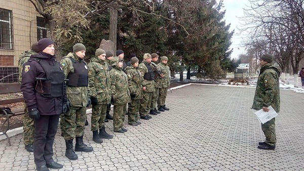 На улицы Угледара, Курахово и Марьинки вышли усиленные наряды полиции