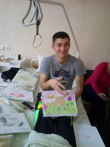 Дети из Марьинского района способствуют скорейшему выздоровлению раненых украинских военных