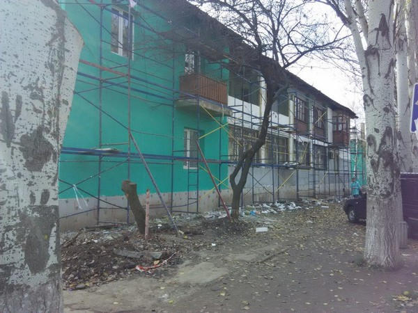 Как в Курахово проводят реконструкцию жилых домов