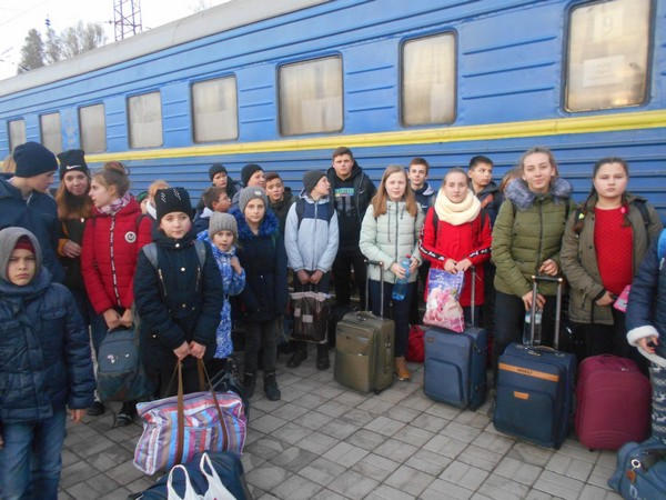 Дети из Марьинского района отправились на отдых в Одессу и Киевскую область
