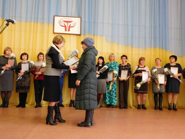 В Марьинке отпраздновали День работника социальной сферы