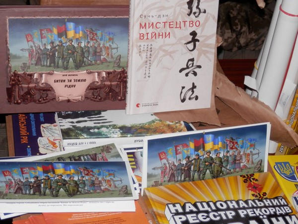 Для детей Марьинского района передали патриотически-воспитательную литературу