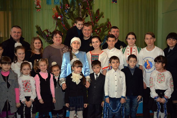 Главный полицейский Донетчины поздравил школьников Красногоровки с Новым годом