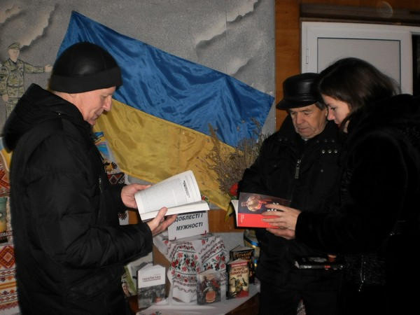 В Марьинке прошла выставка, посвященная Дню Вооруженных сил Украины