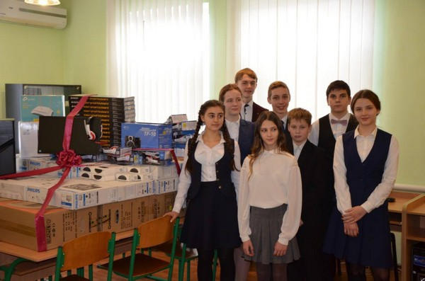 В Кураховской гимназии «Престиж» появился новый компьютерный класс