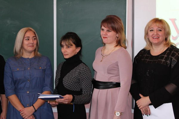 Кто стал лучшим учителем Марьинского района