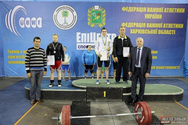 Тяжелоатлетка из Угледара завоевала две медали на всеукраинских соревнованиях