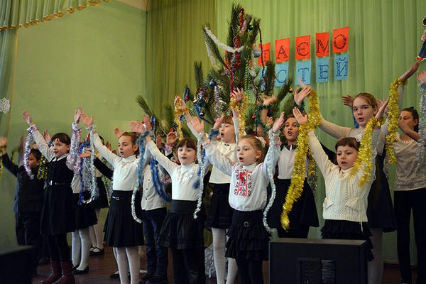 Главный полицейский Донетчины поздравил школьников Красногоровки с Новым годом