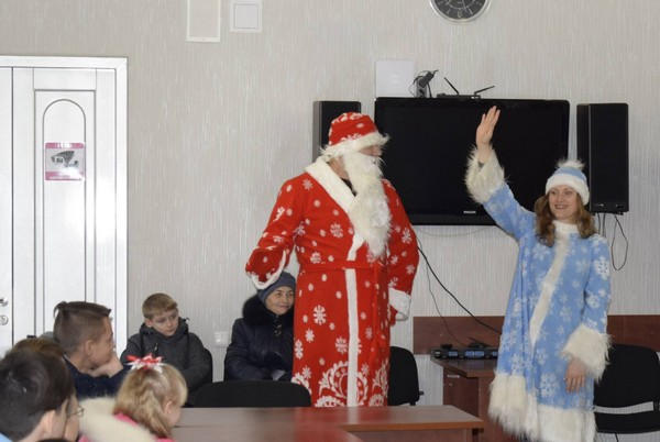Мэр Угледара лично поздравил детей с наступающим Новым годом