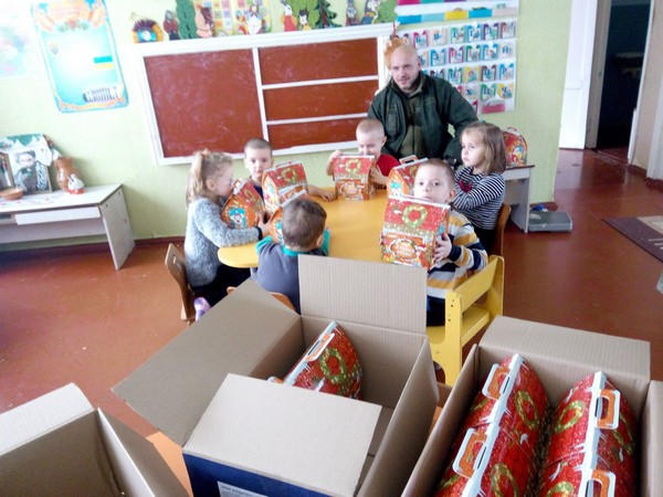 Винницкие дети передали сладкие подарки детям прифронтового Марьинского района