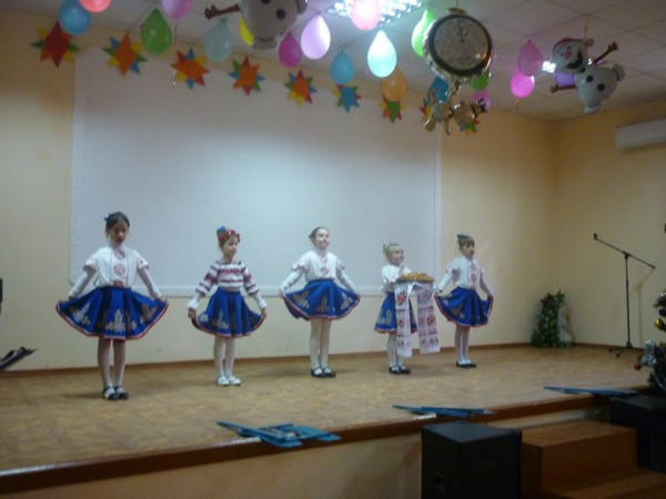 Марьинских школьников поздравили с наступающим Новым годом гости из Белой Церкви