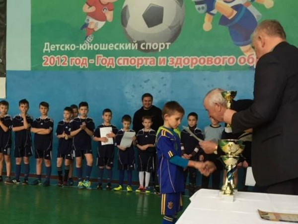 Спортсмены из Курахово выиграли турнир по мини-футболу в Угледаре