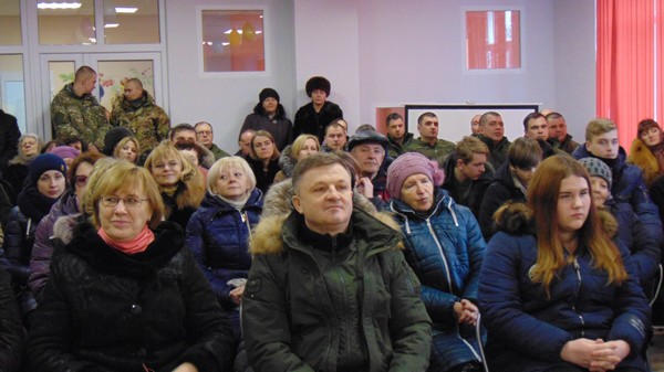 В прифронтовой Марьинке отметили День Соборности Украины