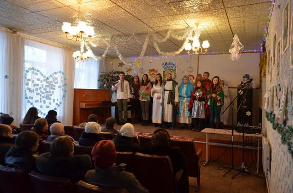 Львовские студенты подарили жителям Красногоровки Рождественское представление