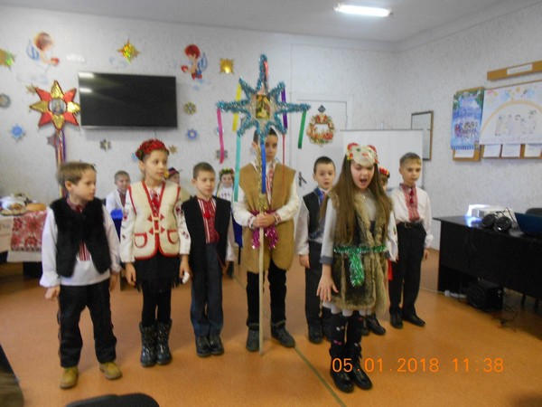 Марьинские школьники подарили защитникам Украины рождественскую колядку