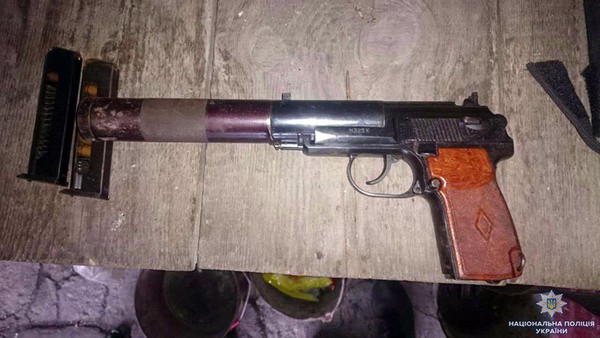 У жителя Марьинки изъяли пистолет для бесшумной стрельбы и патроны