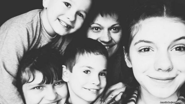 Мать четверых детей из Красногоровки, несмотря на страшный диагноз, борется за свою жизнь