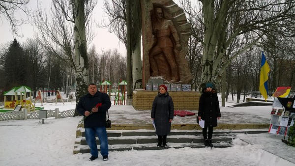 В прифронтовой Марьинке чествовали воинов-интернационалистов