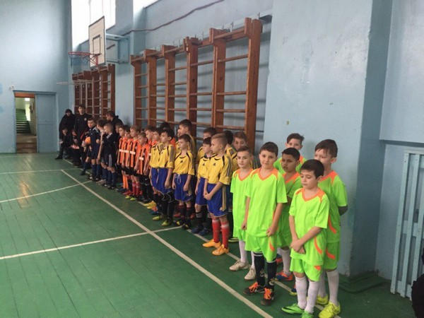 Футболисты из Угледара заняли второе и третье места на турнире по мини-футболу в Курахово