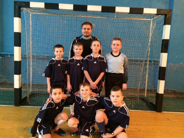 Юные футболисты из Угледара заняли второе место на турнире по мини-футболу «Зимний мяч»