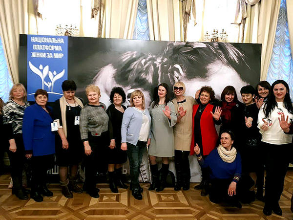 В Киеве собирают гуманитарную помощь для жителей Марьинки и Красногоровки