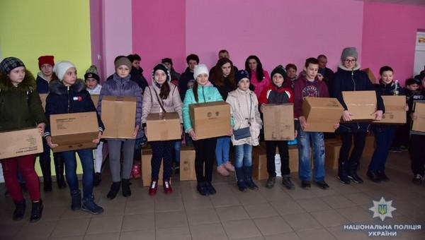 Жители Марьинки и Красногоровки получили американскую гуманитарную помощь