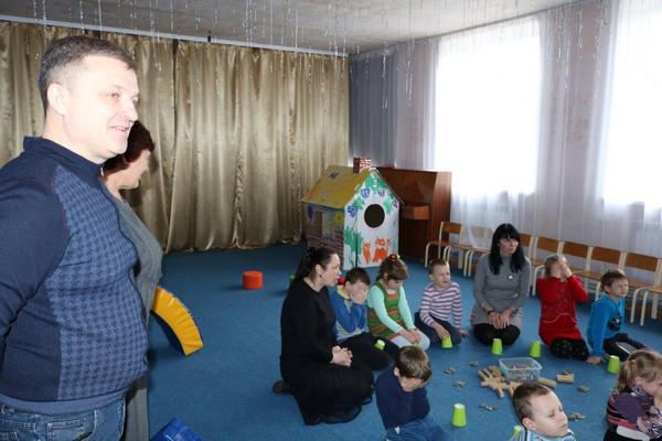 Глава Марьинского района в Красногоровке снова окунулся в детство