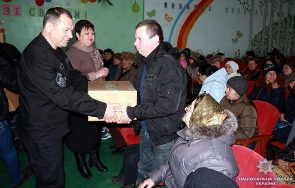 Жители Марьинки и Красногоровки получили американскую гуманитарную помощь