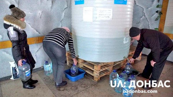 В Марьинку и Красногоровку возобновлены поставки бесплатной питьевой воды