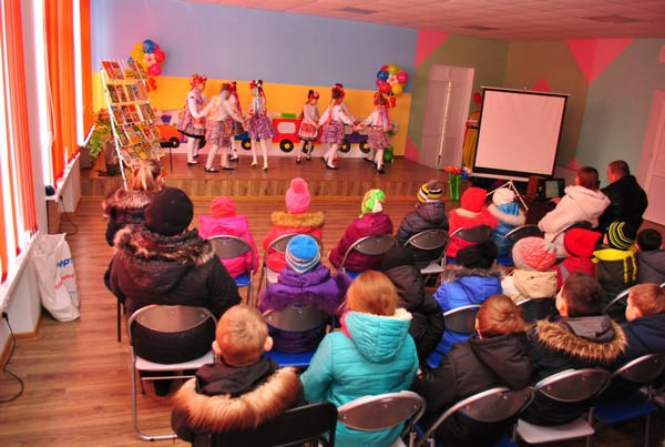 В Марьинке ярко и креативно отметили начало Всеукраинской недели книги