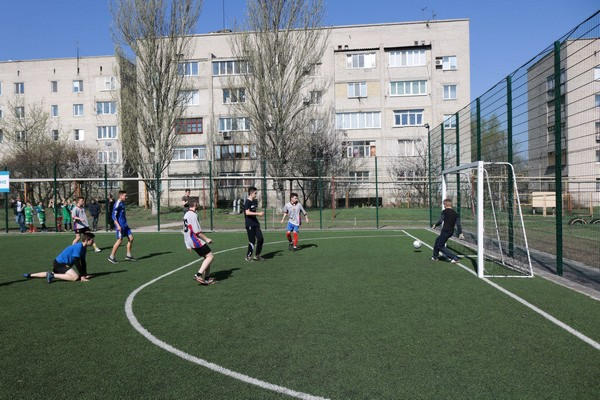 В Марьинке прошел ежегодный открытый Кубок Марьинского района по мини-футболу