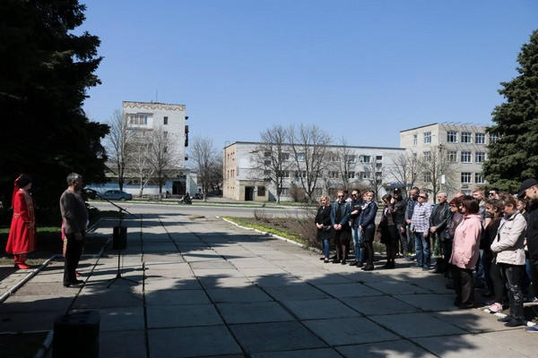 В прифронтовой Марьинке почтили память погибших во время АТО