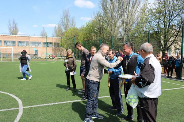В Марьинке прошел ежегодный открытый Кубок Марьинского района по мини-футболу