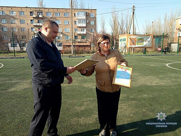 В Курахово полицейские и гимназисты встретились на футбольном поле