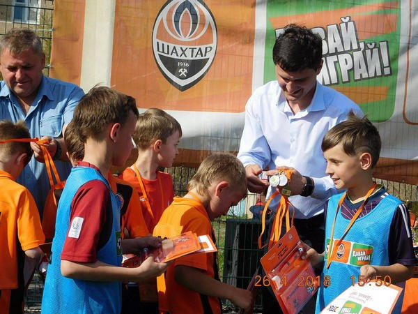 В Курахово юные любители футбола разыграли призы от ФК «Шахтер»