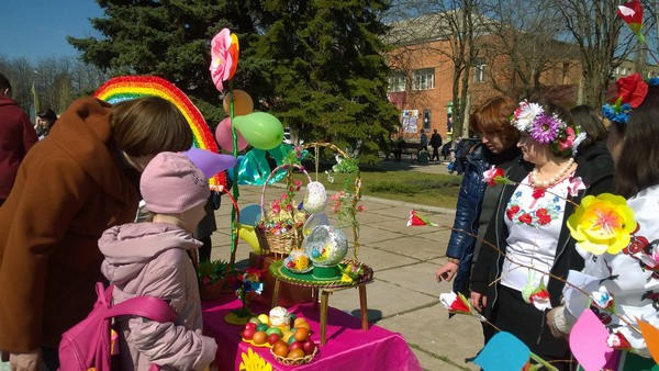 В Курахово прошла традиционная выставка-ярмарка «Пасхальный вернисаж»