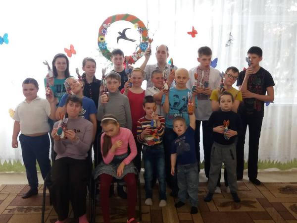 Кураховские школьники подарили детям с инвалидностью «Пасхальное поздравление»