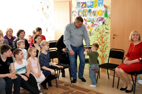 Воспитанников центра «Вогник надії» навестил народный депутат Украины