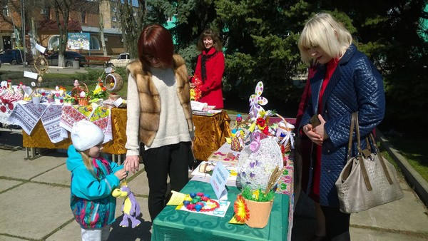 В Курахово прошла традиционная выставка-ярмарка «Пасхальный вернисаж»