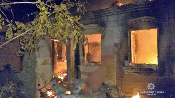 В результате обстрела в Марьинке сгорел дотла жилой дом