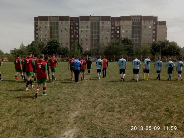 Угледарские футболисты померялись силой с командой из Авдеевки