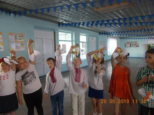 В Марьинском районе состоялось торжественное открытие пришкольных лагерей отдыха