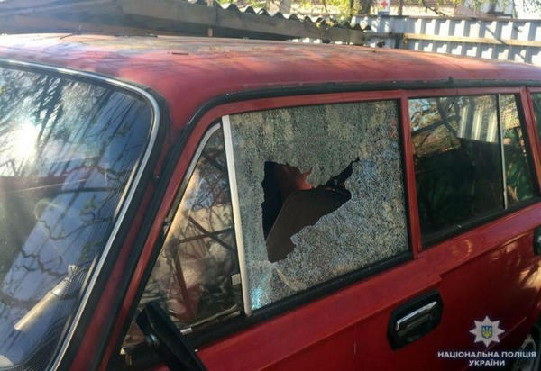 В результате обстрела Марьинки повреждена больница, жилые дома и автомобили