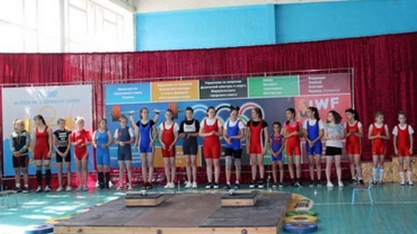 Юные спортсмены из Угледара стали лучшими на областном турнире по тяжелой атлетике