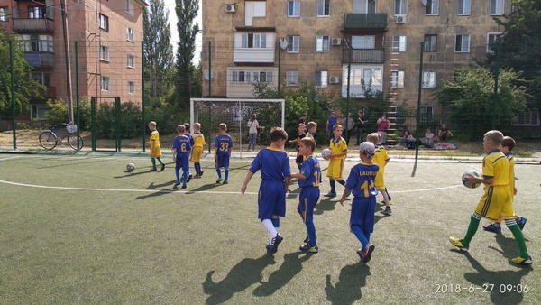 В Курахово прошел открытый турнир по мини-футболу, посвященный Дню Конституции